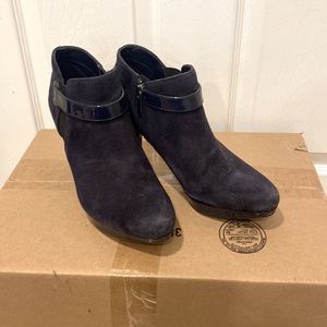 Navy blue ankle bootie - size 8